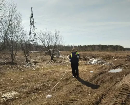 В Менделеевском районе в ходе проверки придорожных территорий выявили свалки мусора