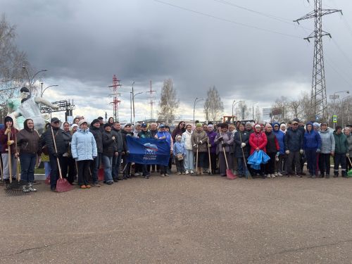 Жители Менделеевска присоединились к общегородскому субботнику