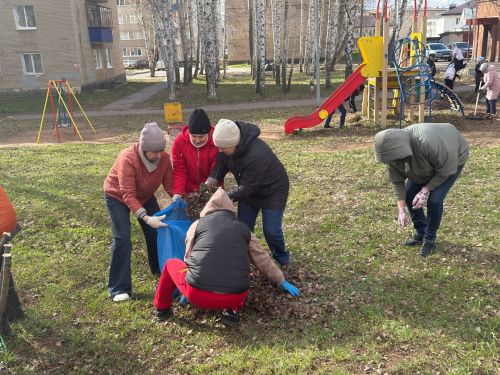 Жители Менделеевска присоединились к общегородскому субботнику
