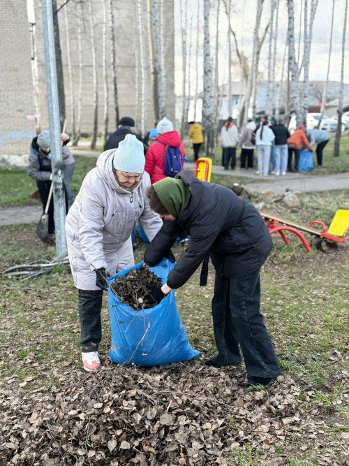 Жители Менделеевска присоединились к общегородскому субботнику