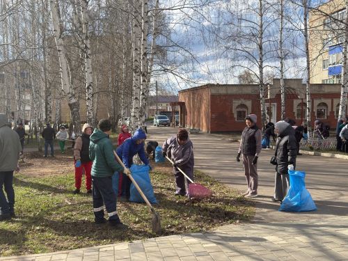 Жители Менделеевска присоединились к общегородскому субботнику