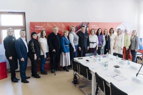 Педагоги из Менделеевска представили проект «НАХИМИЧИМ» на совещании победителей грантового конкурса в Казани