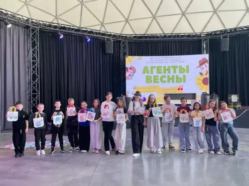 Команда арт-пространства «Атмосфера» провела интерактивную программу «Агенты весны» для детей Менделеевска