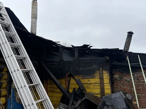 В Менделеевске на улице Малая Нариманова произошел пожар в частном доме