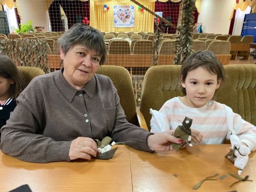 В Ижёвском сельском дворце культуры прошёл мастер-класс по изготовлению кукол-оберегов для участников СВО