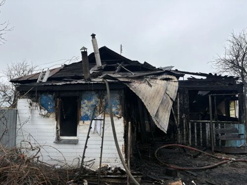 В Менделеевске на улице Малая Нариманова произошел пожар в частном доме