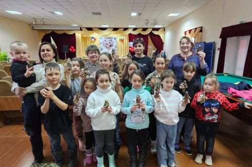 В Ижёвском сельском дворце культуры прошёл мастер-класс по изготовлению кукол-оберегов для участников СВО