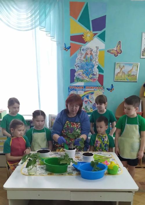 Миссия — быть воспитателем: Лилия Бадыкова из Менделеевска посвятила детям более 40 лет