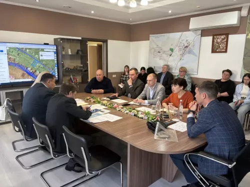 На приёме граждан в Менделеевском районе обсудили освещение, водоснабжение и оформление пристроя