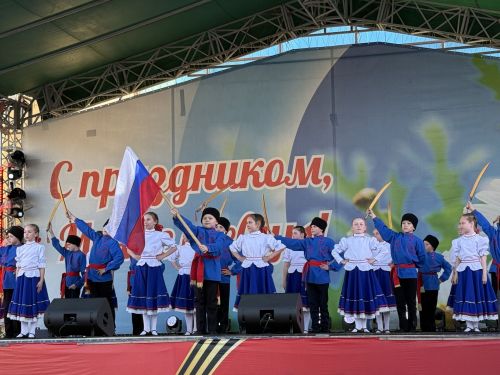 В День Победы в Менделеевске детские голоса и группа «Шурави» подарили зрителям праздничный вечер