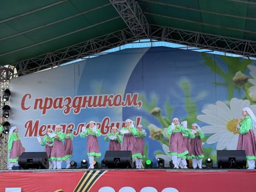 В День Победы в Менделеевске детские голоса и группа «Шурави» подарили зрителям праздничный вечер