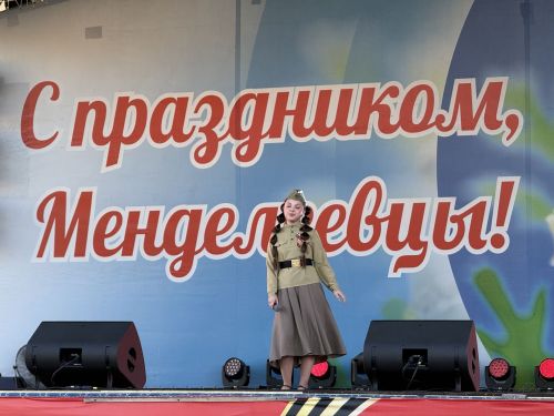 В День Победы в Менделеевске детские голоса и группа «Шурави» подарили зрителям праздничный вечер
