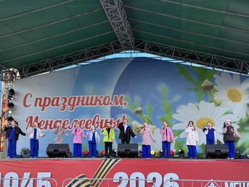 В День Победы в Менделеевске детские голоса и группа «Шурави» подарили зрителям праздничный вечер
