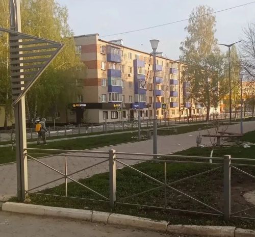 В Менделеевском районе провели обработку парков и скверов от клещей и комаров