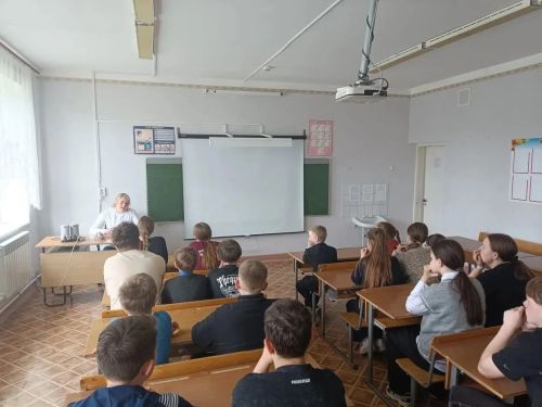 В Енабердинской школе прошёл урок безопасности перед летом: советы фельдшера