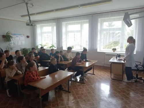 В Енабердинской школе прошёл урок безопасности перед летом: советы фельдшера