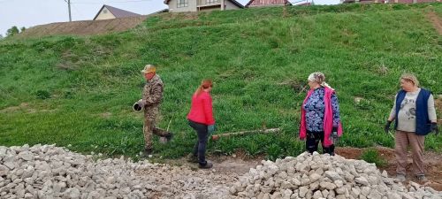 Жители села Тихоново Менделеевского района очистили родник «Неупиваемая чаша» и заложили сад