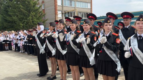 Последний звонок в школе №4 Менделеевска: 46 выпускников попрощались со школой