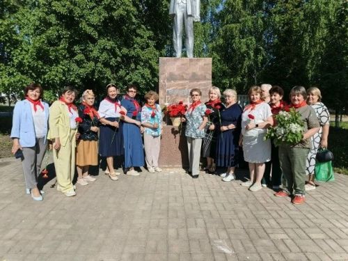 Бывшие пионервожатые Менделеевского района собрались на встречу в честь Дня пионерии