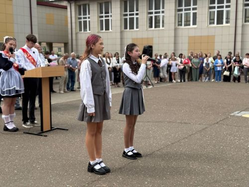 424 выпускника попрощались со школой: в Менделеевске прошёл последний звонок