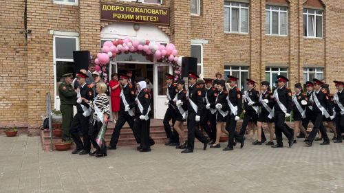 Последний звонок в школе №4 Менделеевска: 46 выпускников попрощались со школой