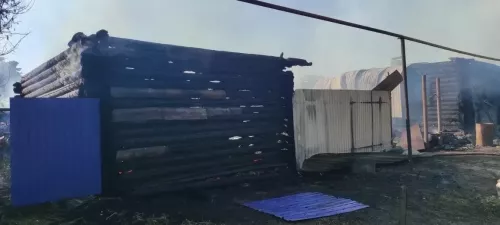 Огнеборцы Менделеевска ликвидировали пожар в частном жилом секторе
