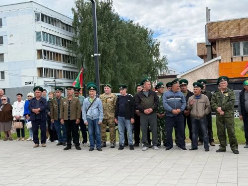 День пограничника в Менделеевске объединил ветеранов у городского мемориала