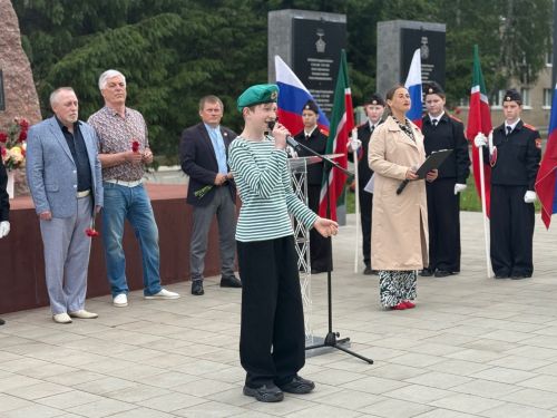 День пограничника в Менделеевске объединил ветеранов у городского мемориала