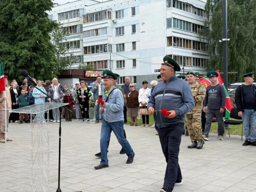 День пограничника в Менделеевске объединил ветеранов у городского мемориала
