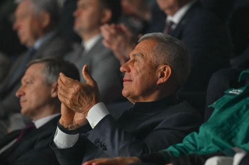 Сотрудница «Аммония» Лиана Тарасова получила награду от Раиса Татарстана
