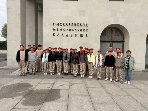 Юнармейский отряд школы №1 Менделеевска посетил город-Герой Санкт-Петербург
