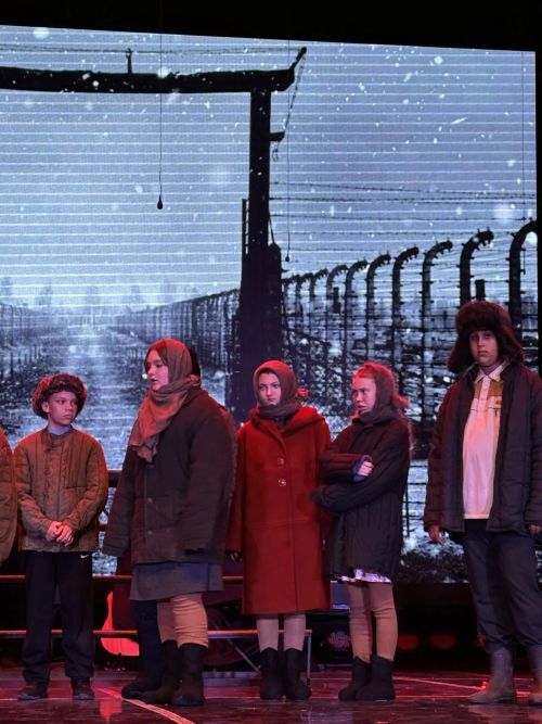 В Менделеевске прошла премьера военного мюзикла «Жизнь вопреки»