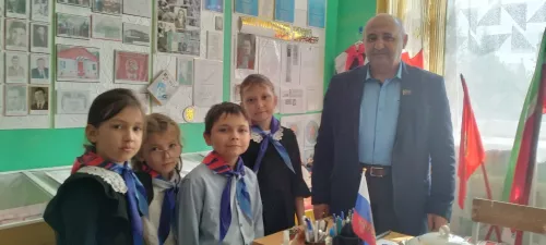 Песәй мәктәбендә күп экспонатлар тупланган музей эшләп килә