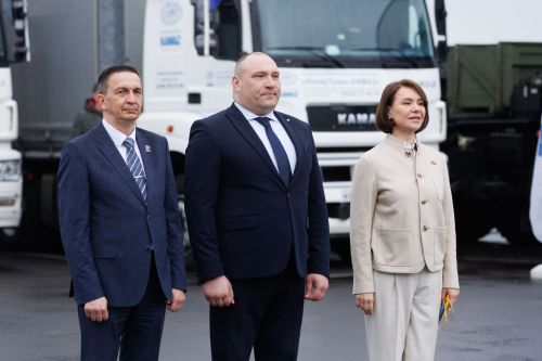 КАМАЗы, бани и чак-чак: Альфия Когогина отправила очередной гуманитарный груз в зону СВО