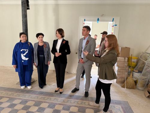 Альфия Когогина оценила ход строительства соцобъектов в Менделеевске и встретилась с ветераном