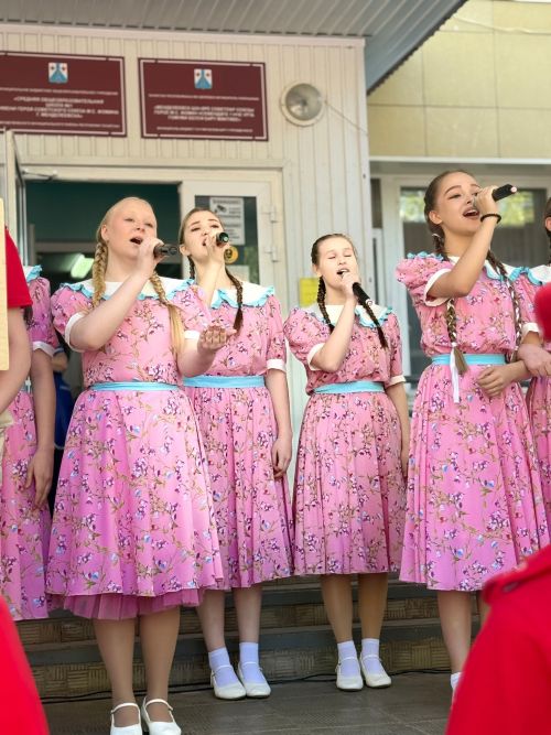Менделеевскидагы 1 нче мәктәптә «Хәтер маршы» патриотик акциясе буыннарны берләштерде