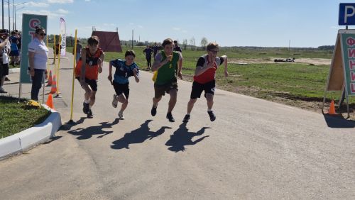 Легкоатлетическая эстафета памяти Василия Белоусова прошла в Менделеевске