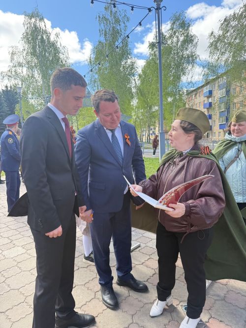 Праздничная колонна прошла по аллее Героев в Менделеевске в День Победы