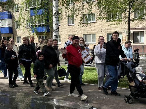 Праздничная колонна прошла по аллее Героев в Менделеевске в День Победы