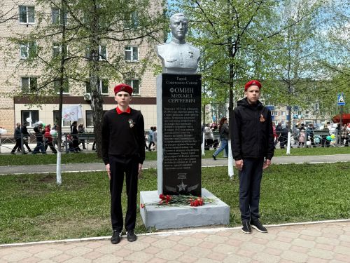 Праздничная колонна прошла по аллее Героев в Менделеевске в День Победы