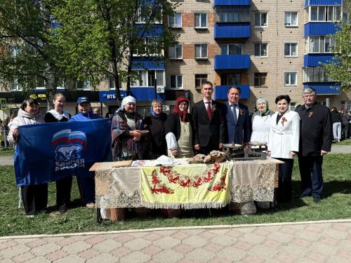 Праздничная колонна прошла по аллее Героев в Менделеевске в День Победы