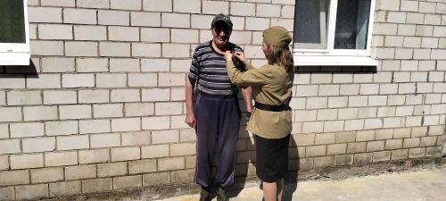 Песәй хезмәткәрләре “Георгий тасмасы” акциясенә кушылды һәм герой гаиләләренә барды