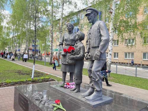 Праздничная колонна прошла по аллее Героев в Менделеевске в День Победы