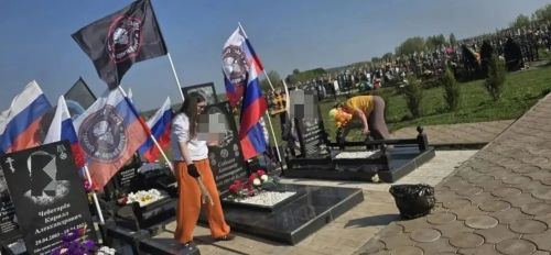 Оздоровительный комплекс «Нептун» приступил к благоустройству мемориалов участникам СВО