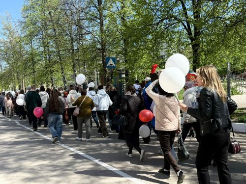 Праздничная колонна прошла по аллее Героев в Менделеевске в День Победы