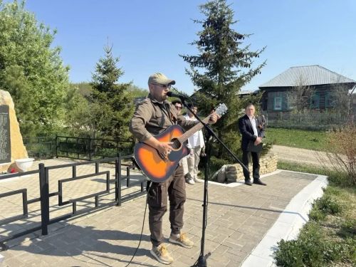 В посёлке Бондюга Менделеевского района прошел митинг памяти с песнями и стихами