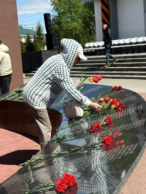 Колонна боевой техники и праздничный марш прошли в Менделеевске