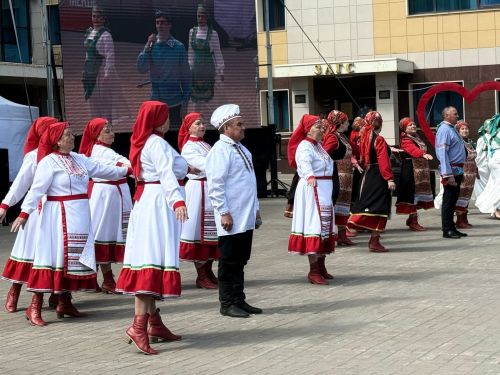 Трогательную вокально-хореографическую композицию представили на праздновании 81-й годовщины Победы в Менделеевске