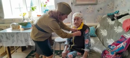 Песәй хезмәткәрләре “Георгий тасмасы” акциясенә кушылды һәм герой гаиләләренә барды