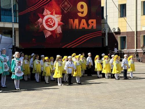 Трогательную вокально-хореографическую композицию представили на праздновании 81-й годовщины Победы в Менделеевске